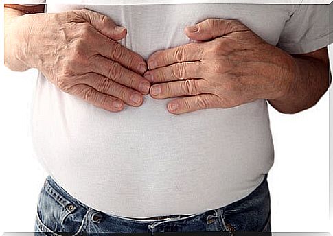 What is and what causes heartburn