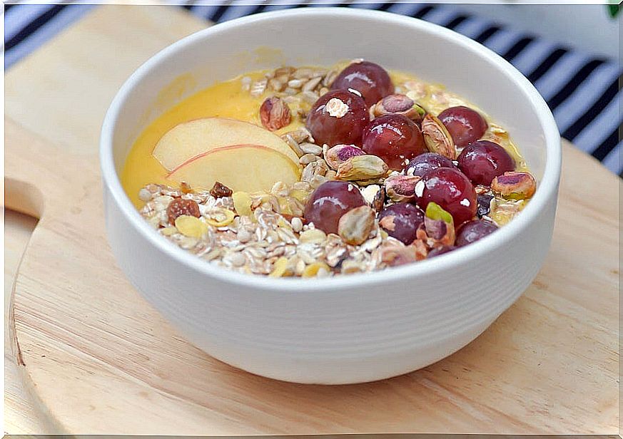 Breakfast with oatmeal and grapes