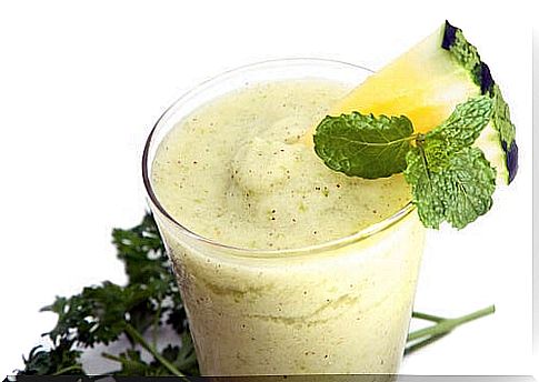 pineapple grapefruit and spinach smoothie against hypertension