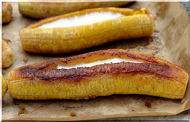 Ripe stuffed bananas.