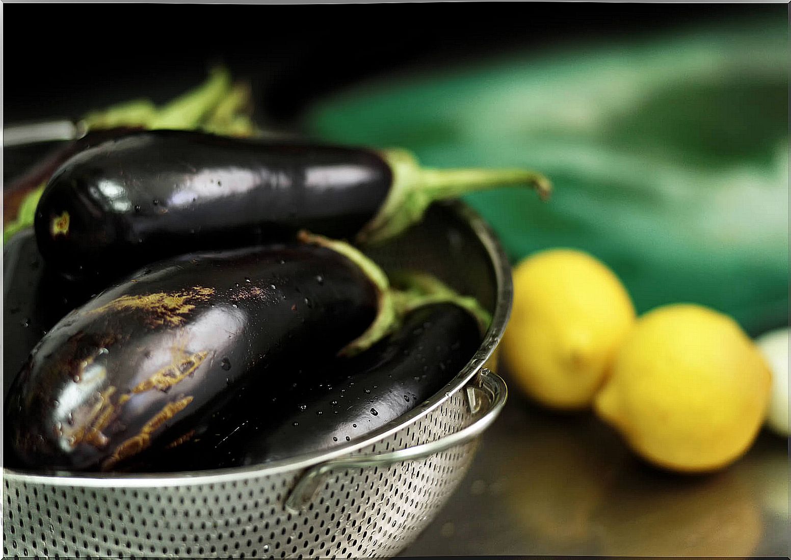 Eggplant water with lemon