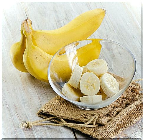 What are the benefits of banana and cinnamon tea