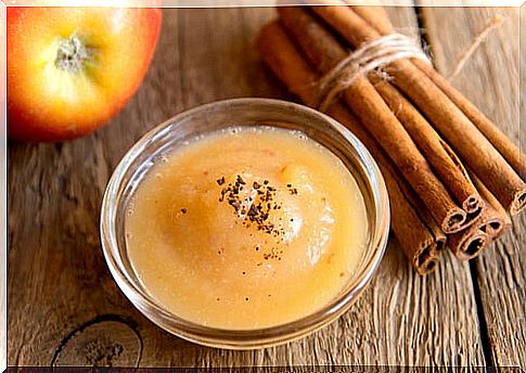 Applesauce can help us improve digestion.