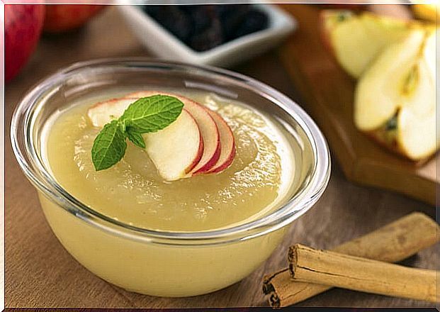 Applesauce has many beneficial properties.