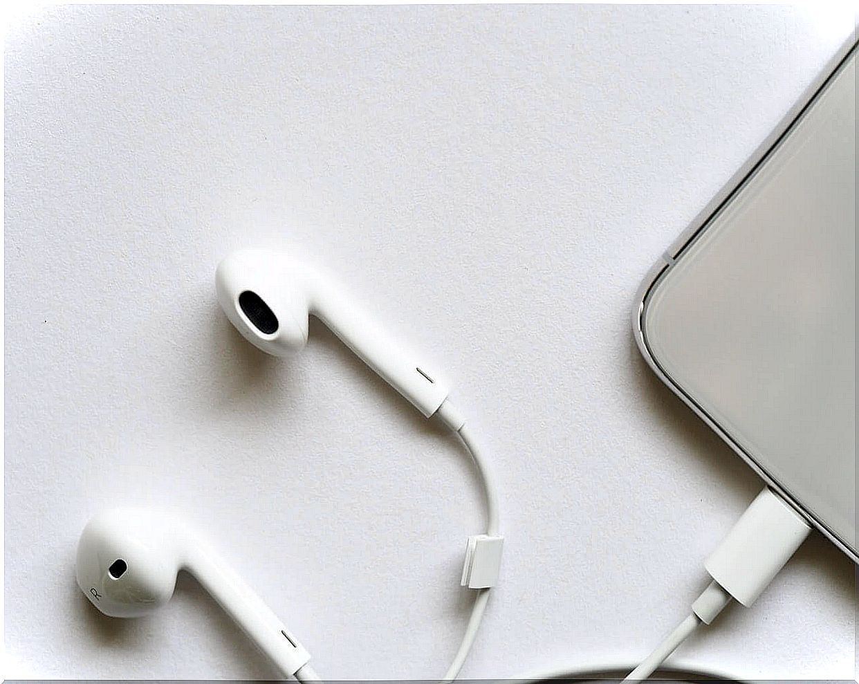 White earphone phone