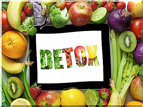 Fruits and vegetables with the inscription "Detox"