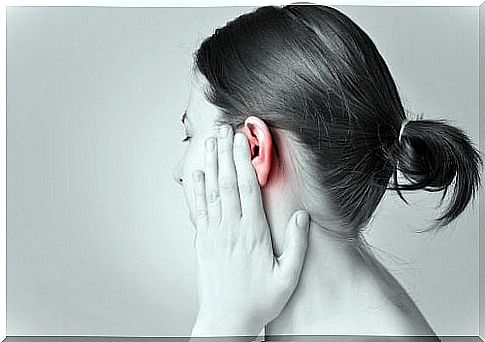 woman with earache