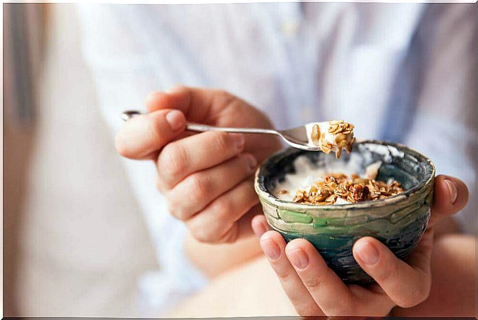 Bowl of oatmeal to reduce anxiety to eat.