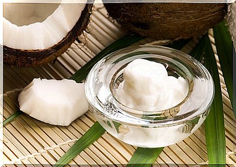 How to cleanse your face with coconut oil