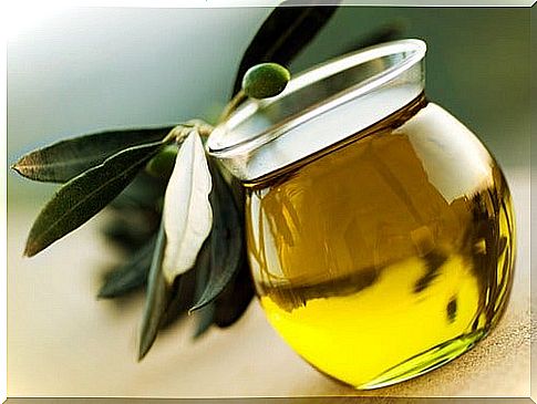 Olive oil treatment to strengthen nails