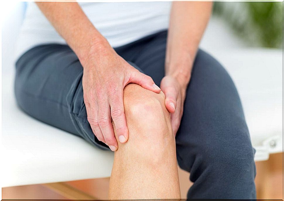 What are the causes of patellar tendonitis