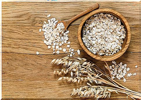 Oatmeal water is one of the natural compounds to prevent cholesterol.