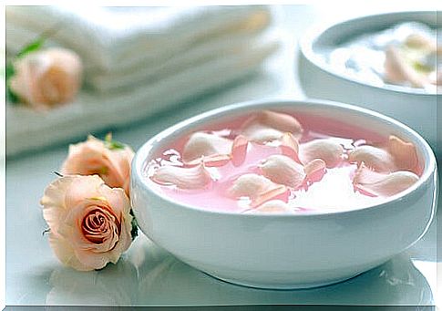 Natural-yogurt-and-rose-water