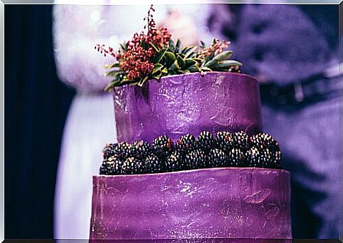 Textured wedding cake.